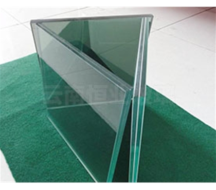 夾層(ceng)鋼化玻璃